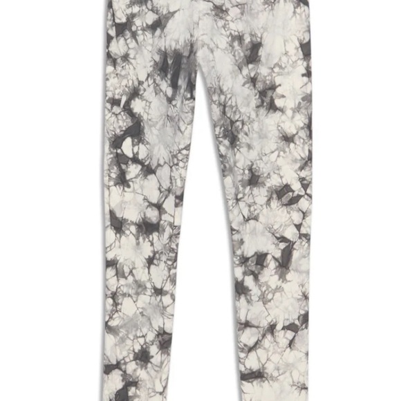 Lululemon Wunder Under HR Tight 28” size 4 - Picture 4 of 11